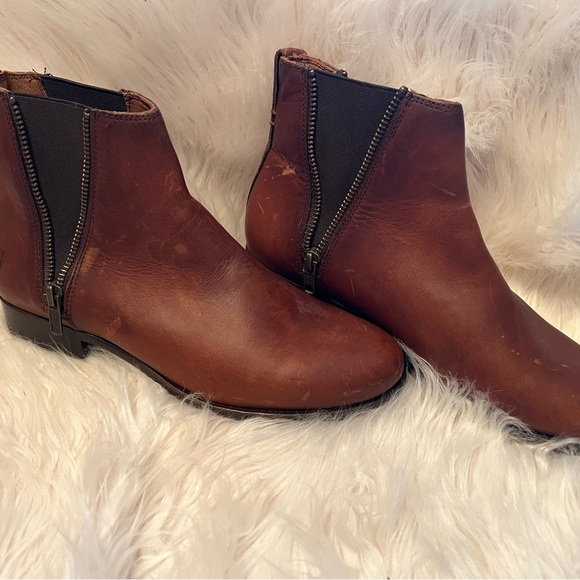 Frye Carly Chelsea Boot in Cognac Size 8 B - Picture 7 of 7